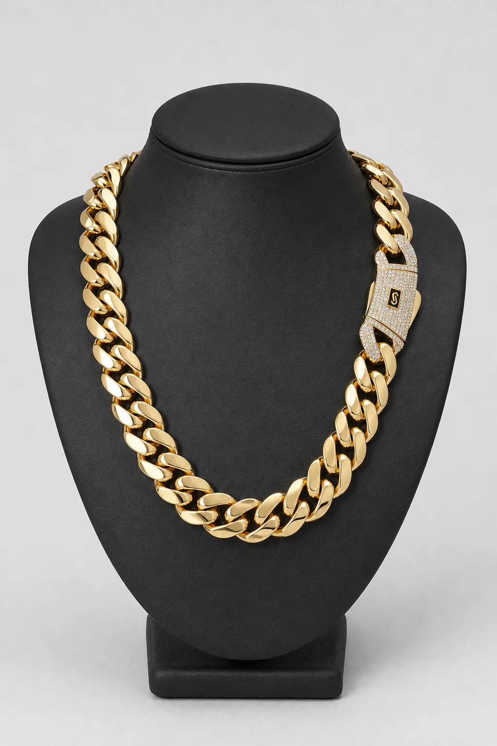 20mm gold-tone Cuban link chain — stand — gold-tone