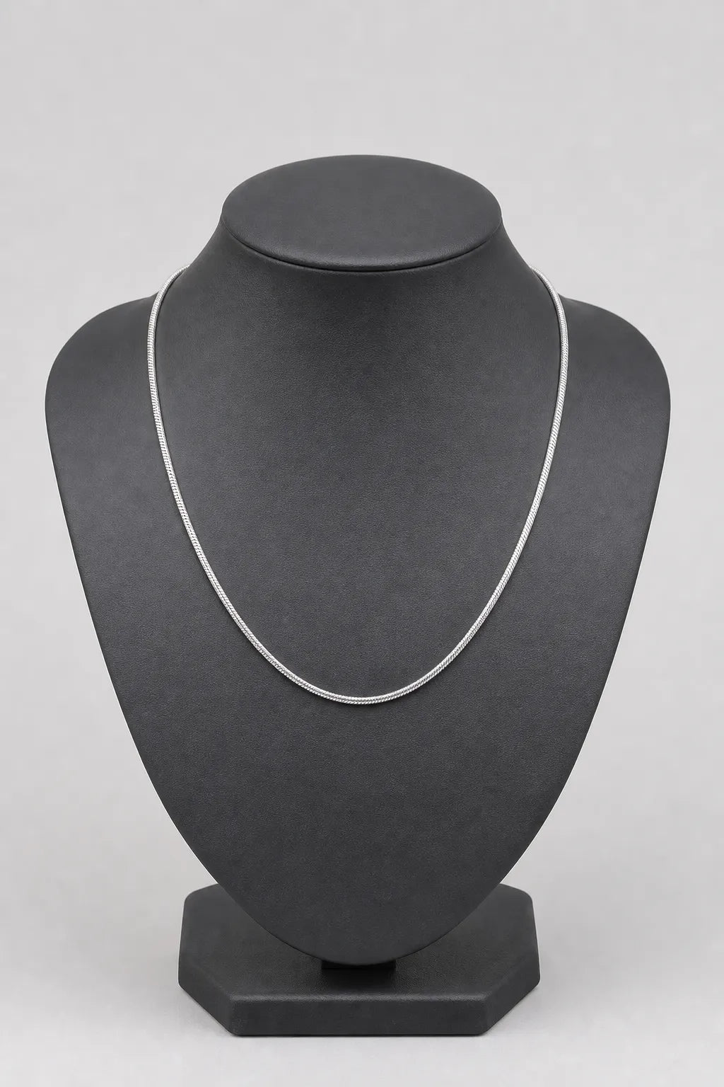 2mm Silver-tone Snake Chain Necklace (45–60 cm) — stand — silver-tone