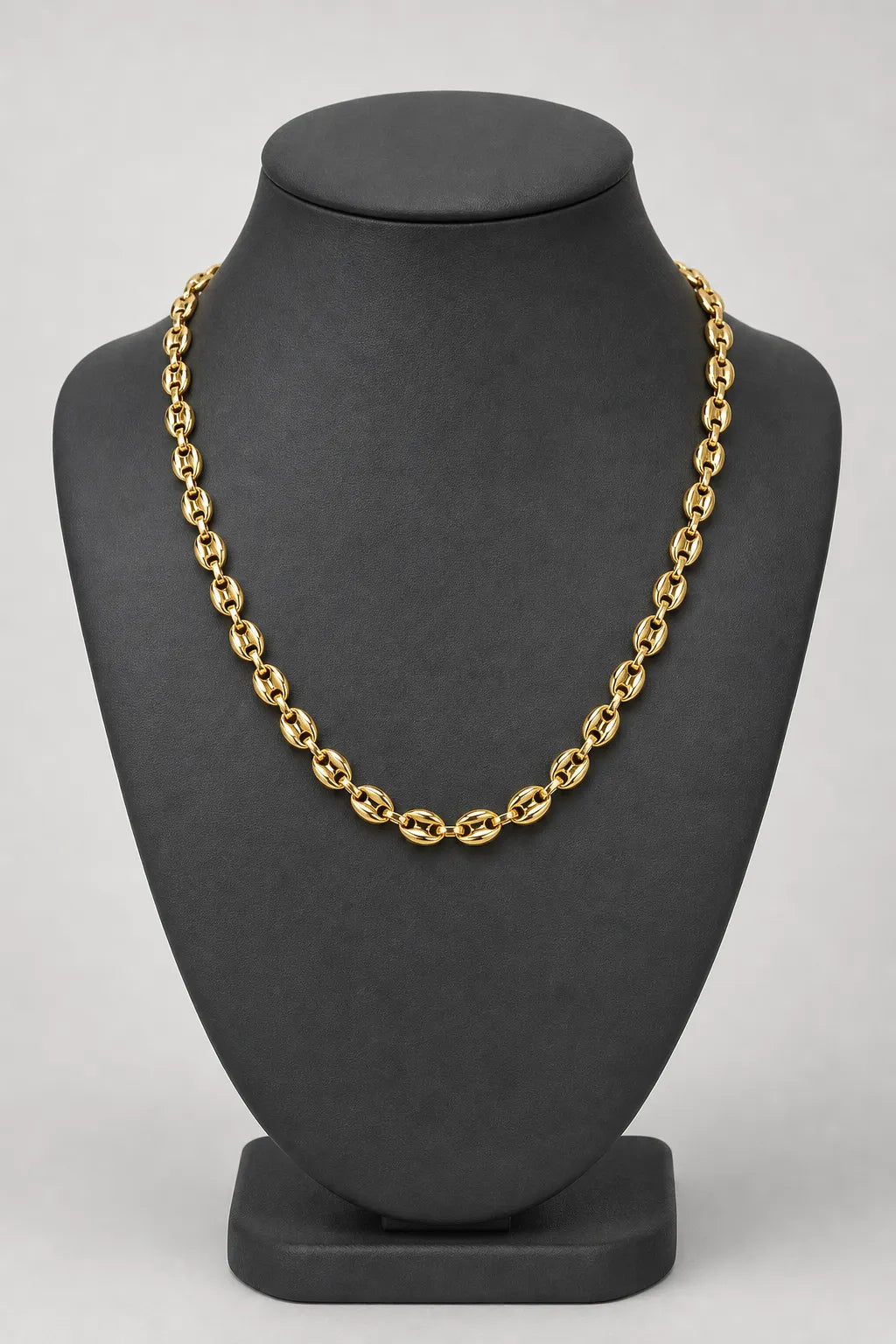 7mm Mariner Chain Necklace — stand — Gold-tone