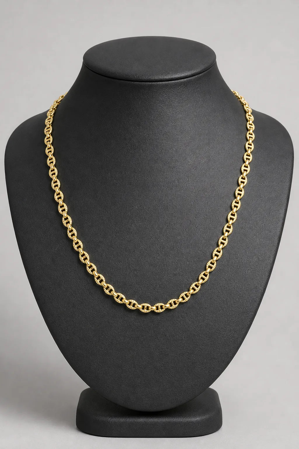 Flat Mariner Chain Necklace — Gold-tone — stand — Gold-tone