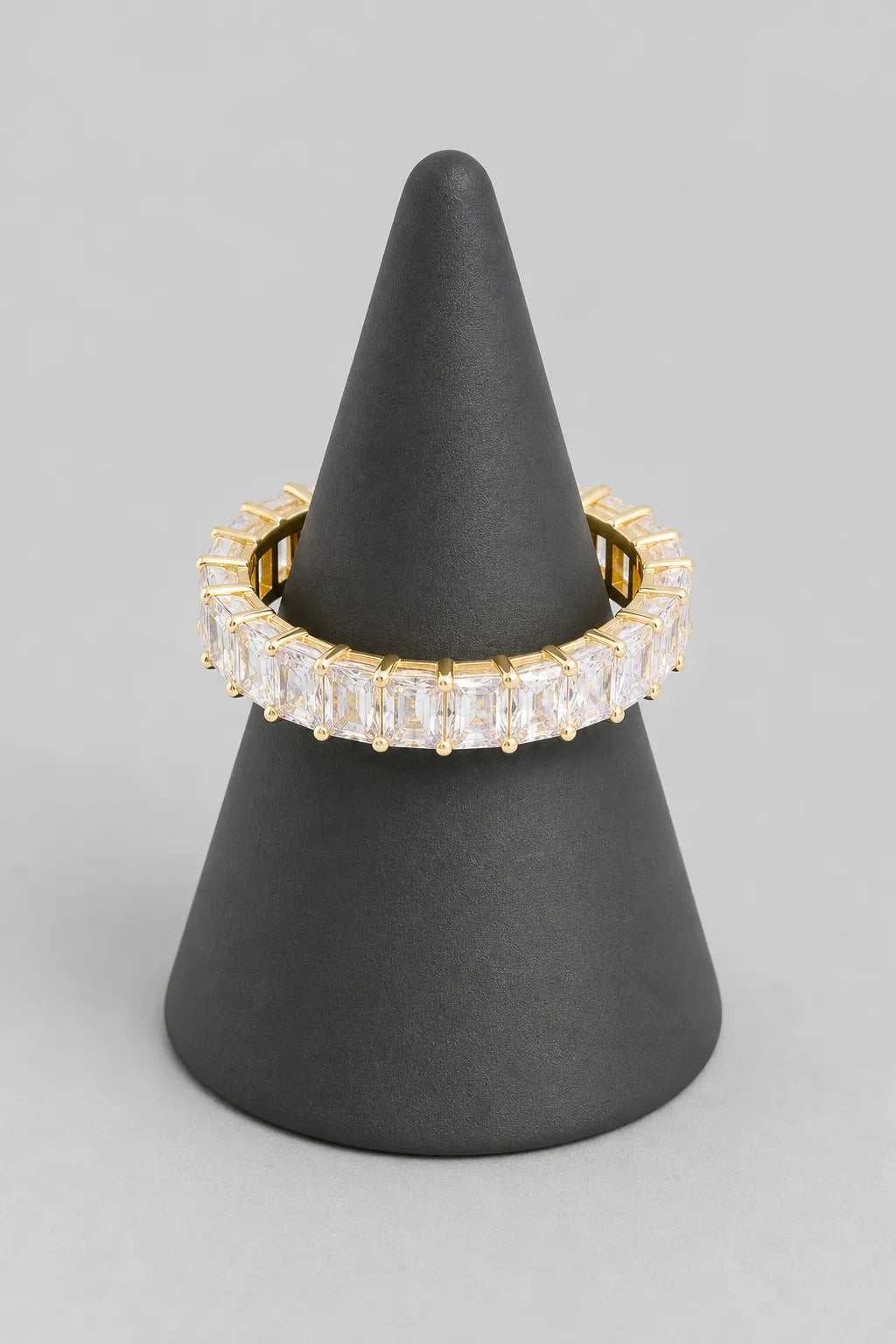 Tennis Chain Ring — stand — gold