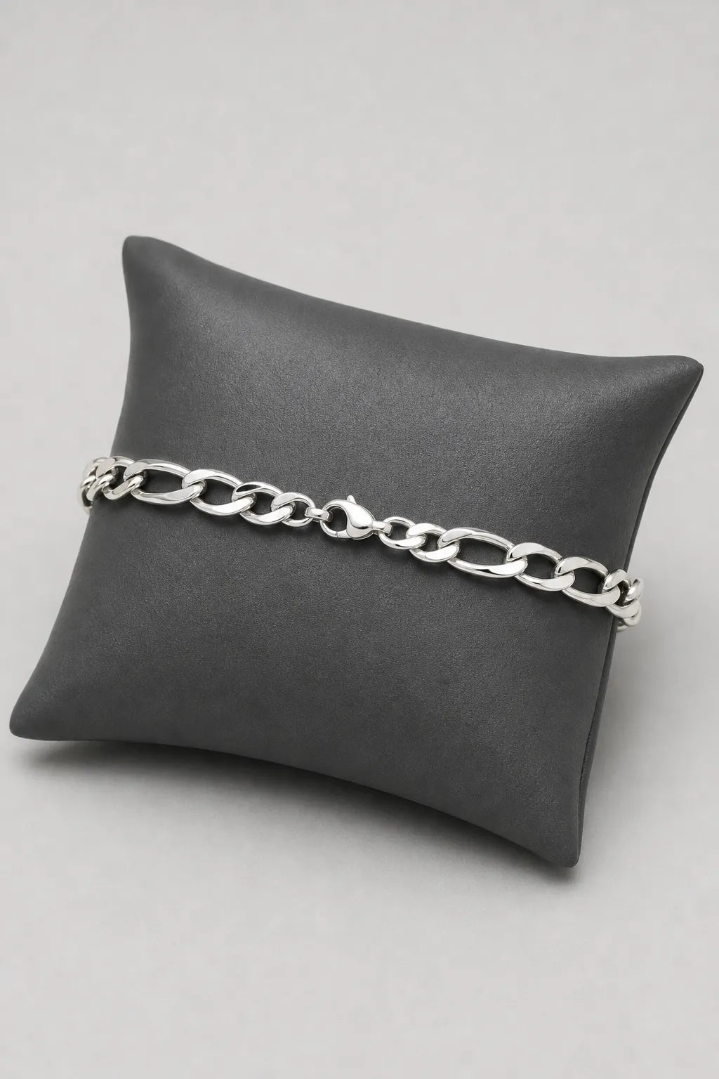 5mm Figaro Bracelet — stand — Silver-tone