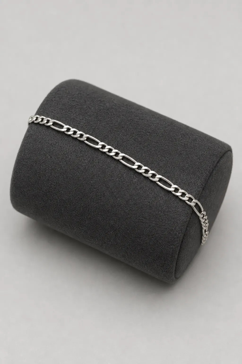 Silver-tone Figaro Bracelet — 20 cm — stand — Silver-tone