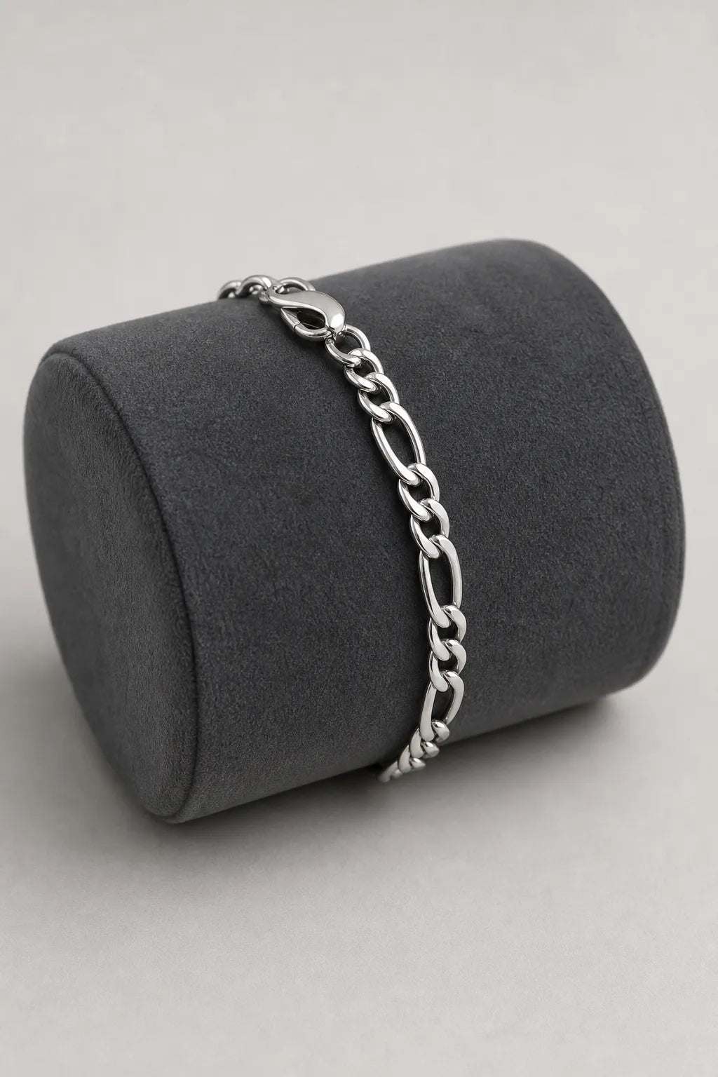 3mm Figaro Bracelet — stand — silver-tone