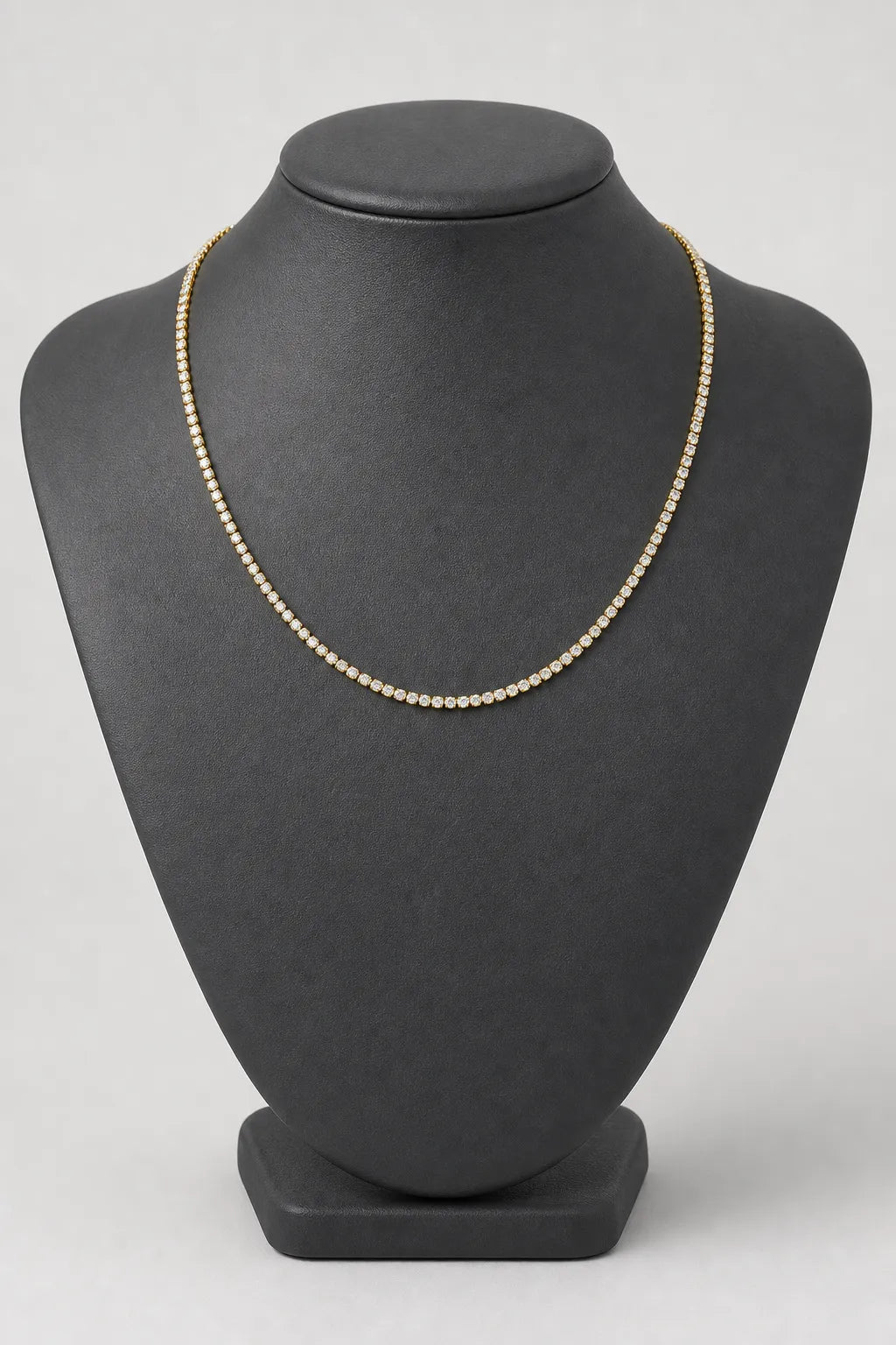 tennis chain choker — stand — Gold-tone