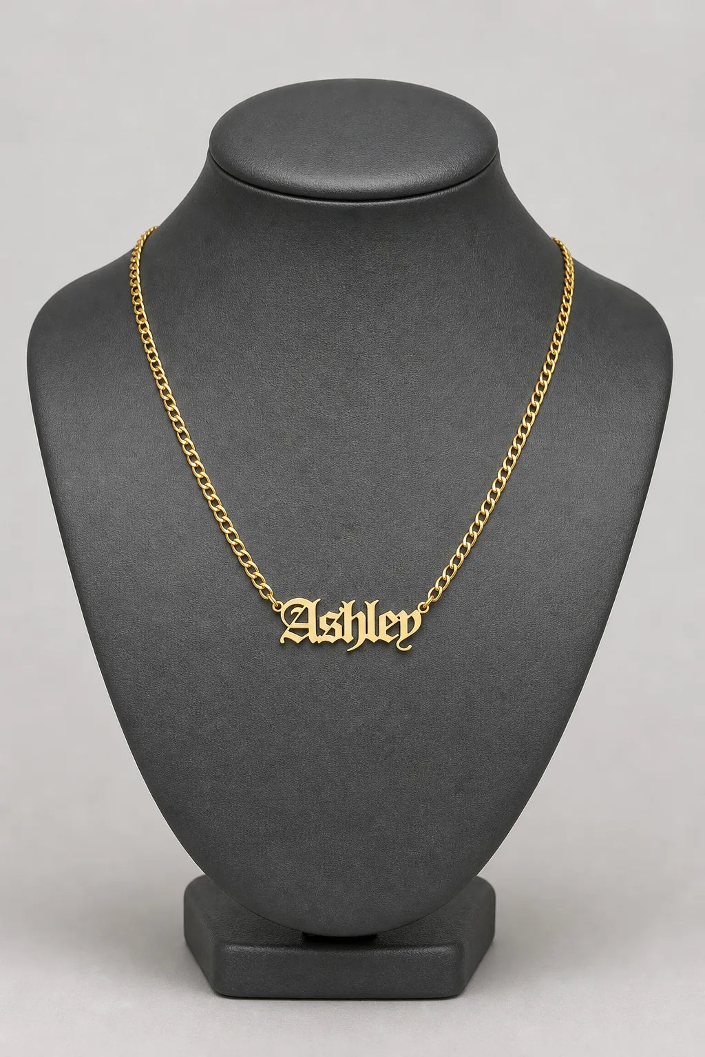 Custom Name Old English Font Chain — stand — Gold-tone