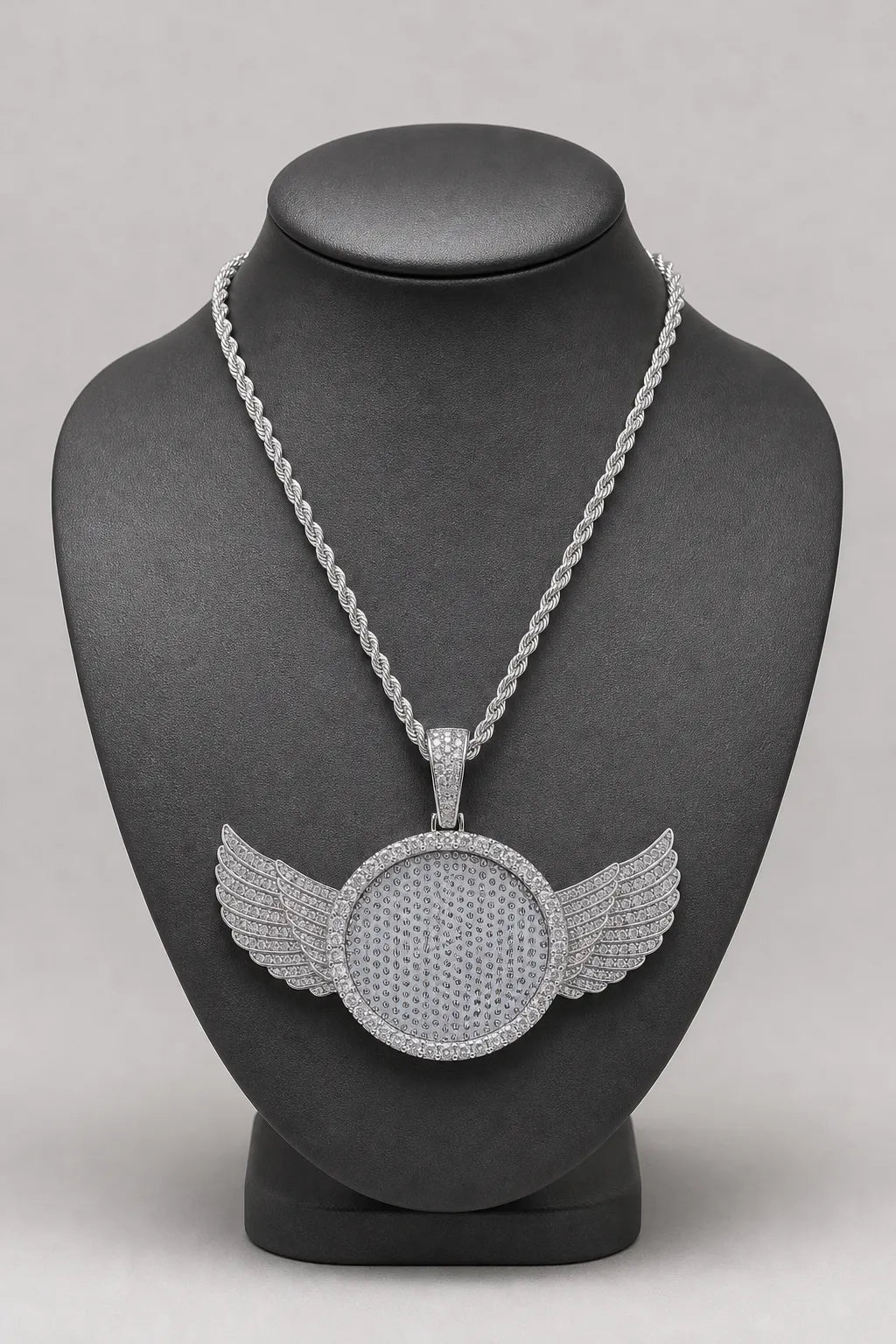Circle Chain with Wings Pendant Necklace — stand — Silver-tone