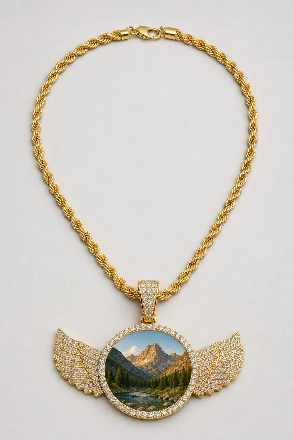 Circle Chain with Wings Pendant Necklace — variant — Gold-tone