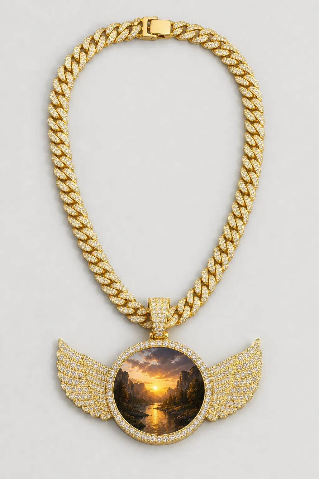 Circle Chain with Wings Pendant Necklace — variant — Gold-tone