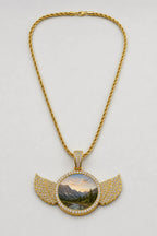 Circle Chain with Wings Pendant Necklace — variant — Gold-tone