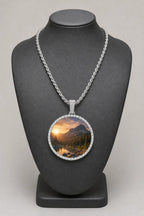 Circle Chain with Picture Pendant — stand — Silver-tone