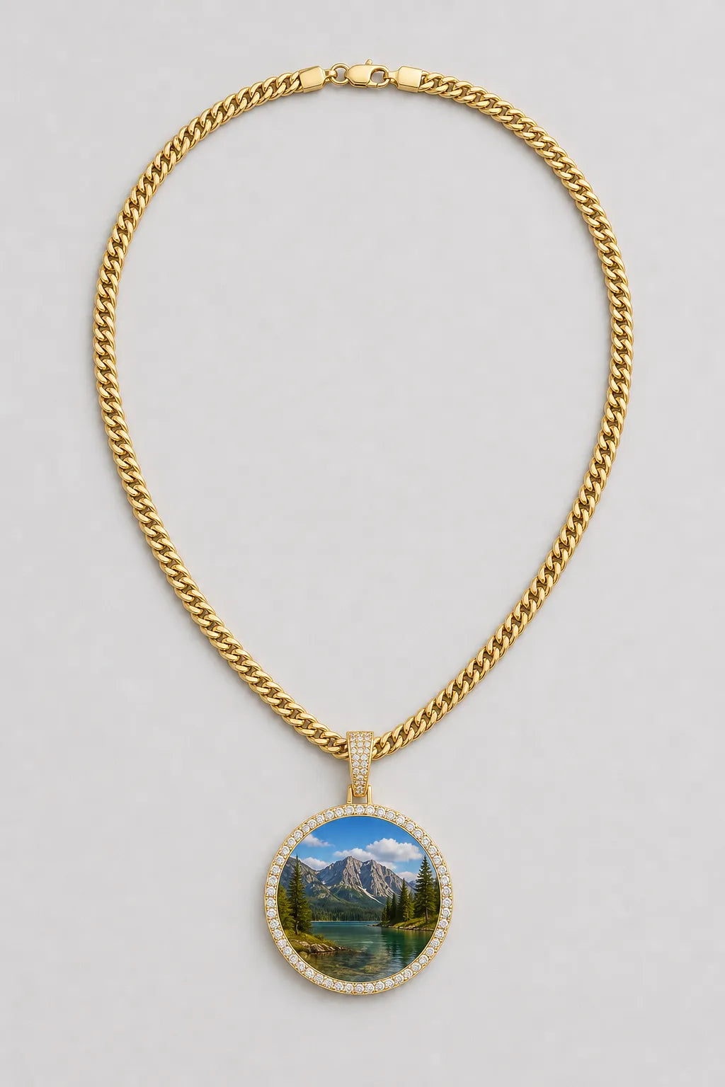 Circle Chain with Picture Pendant — variant — Gold-tone