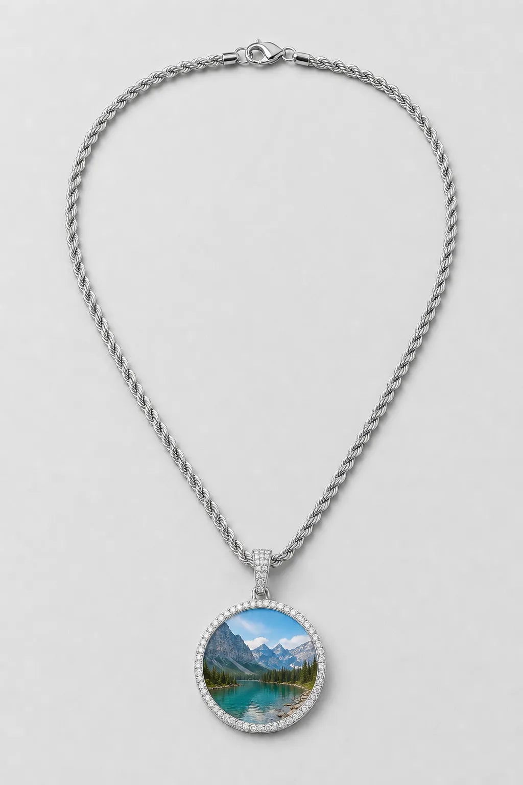 Circle Chain with Picture Pendant — variant — Silver-tone