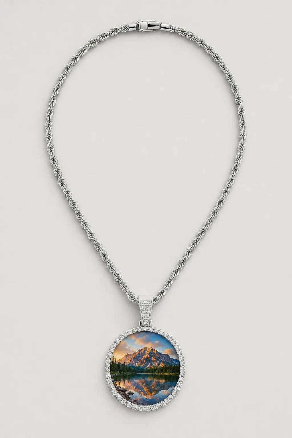 Circle Chain with Picture Pendant — variant — Silver-tone