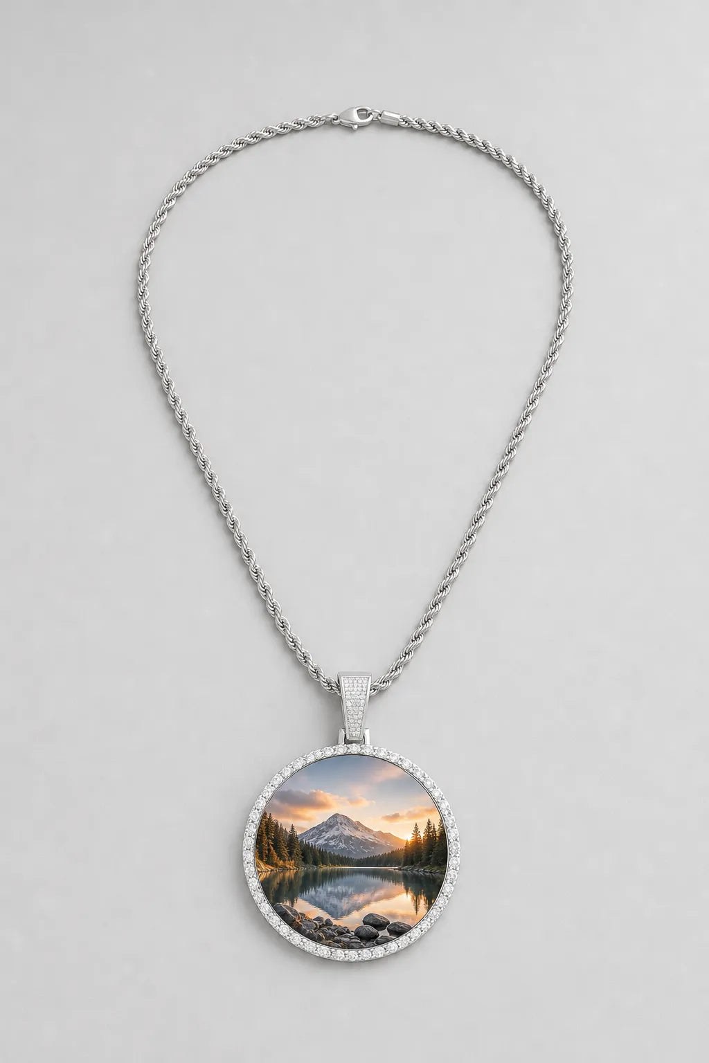 Circle Chain with Picture Pendant — variant — Silver-tone