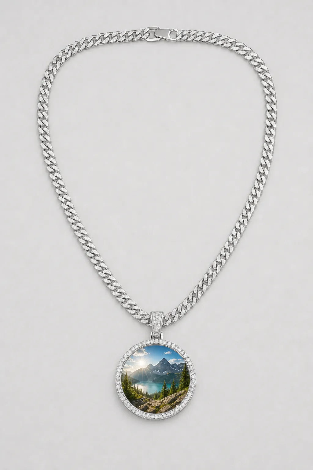 Circle Chain with Picture Pendant — variant — Silver-tone