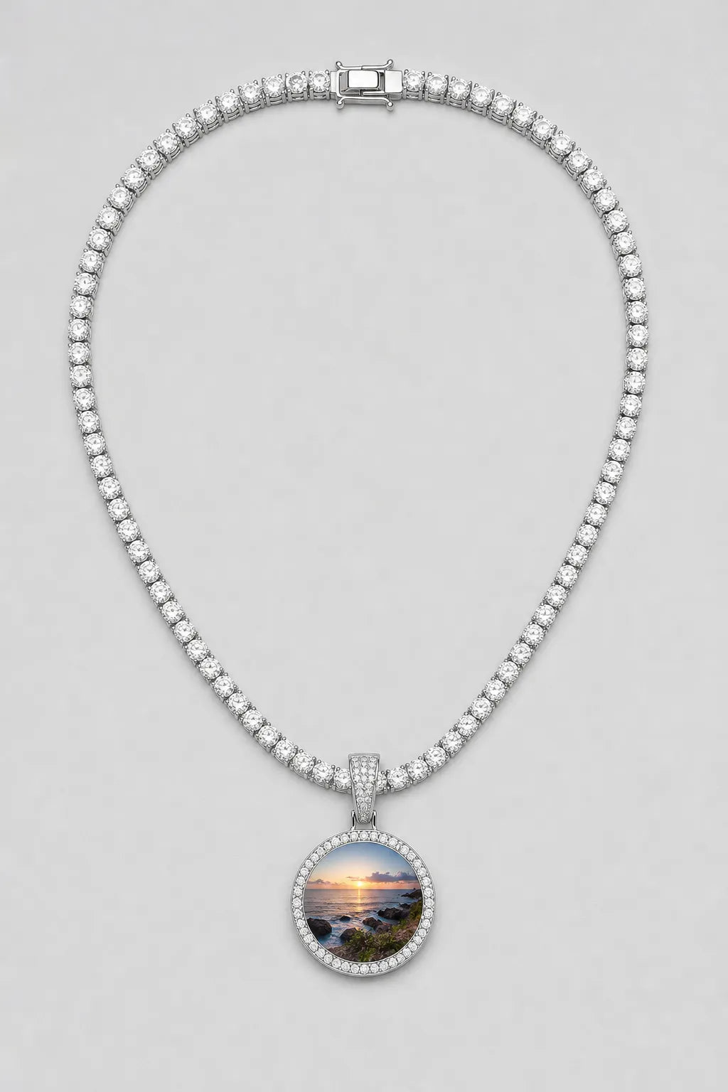 Circle Chain with Picture Pendant — variant — Silver-tone