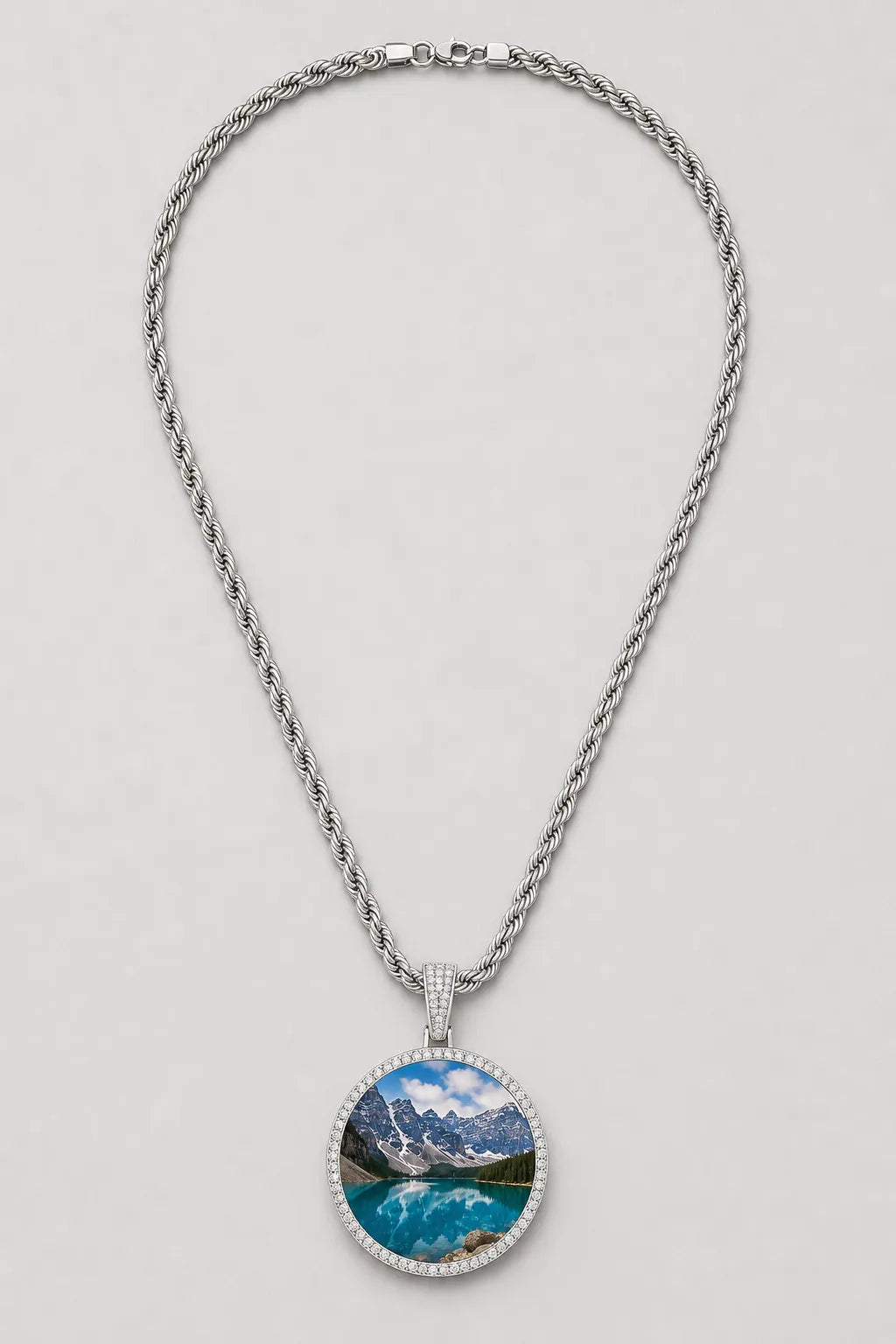 Circle Chain with Picture Pendant — variant — Silver-tone