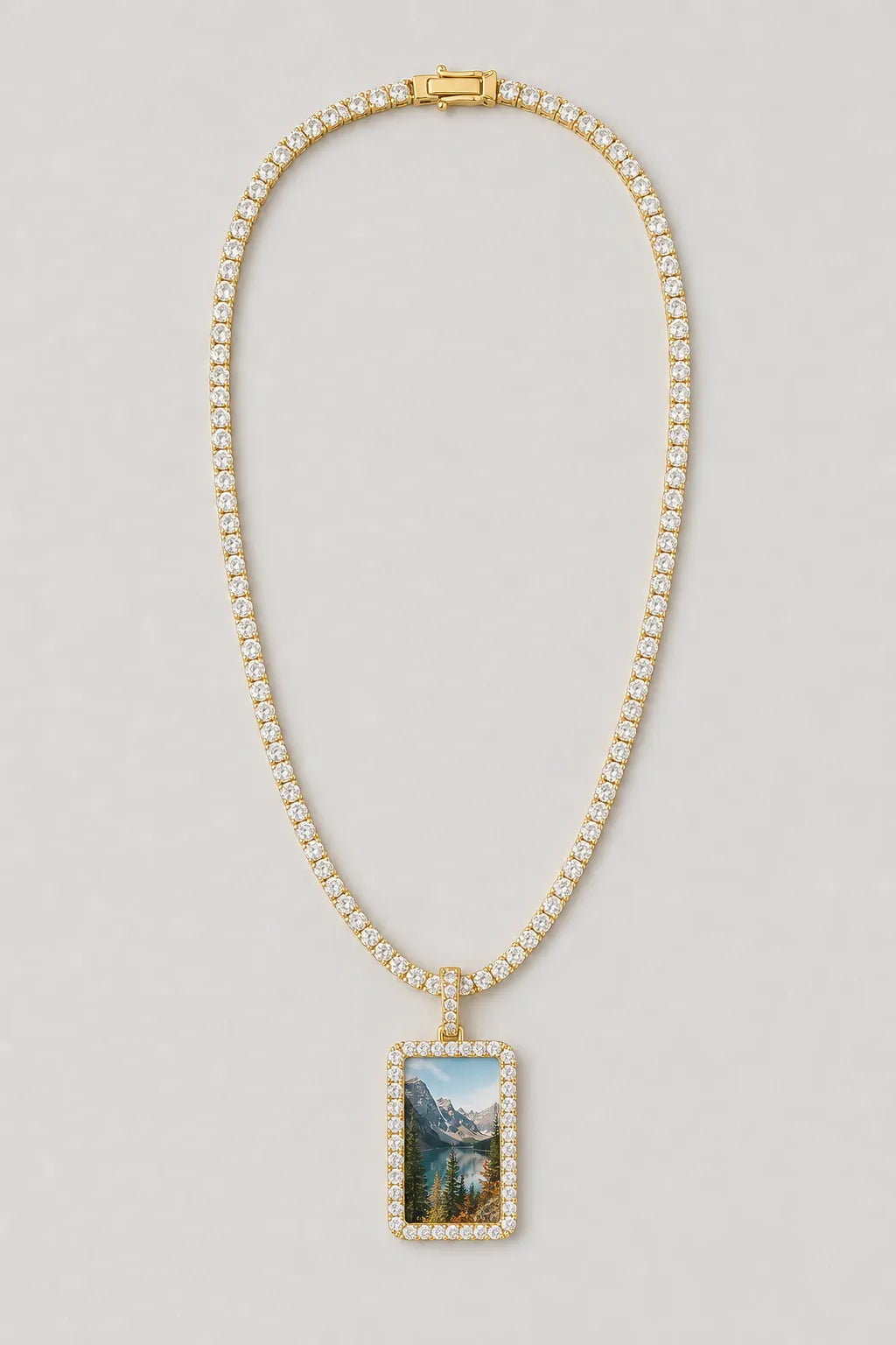 Memorial Necklace with Picture Pendant — presentation — Gold