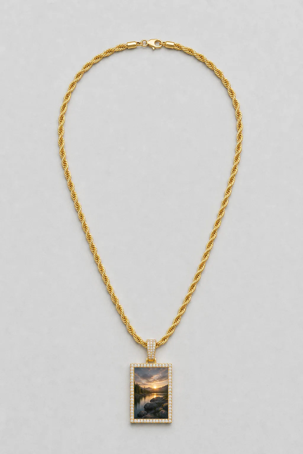 Memorial Necklace with Picture Pendant — variant — Gold