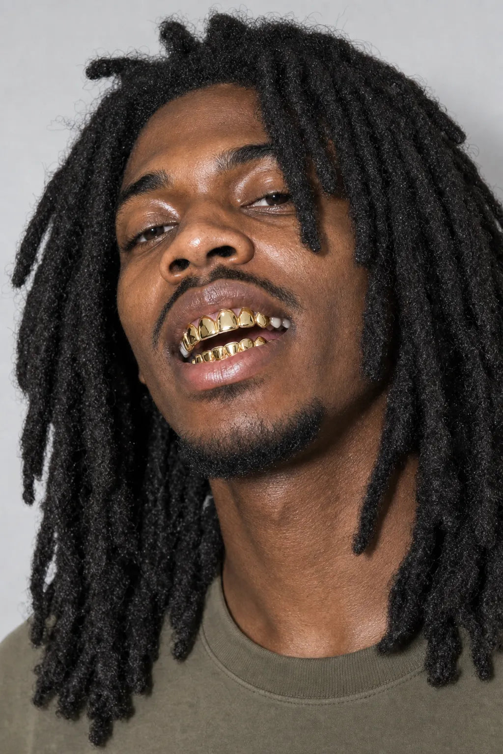 Asap Rocky Grillz — porté sur fond gris