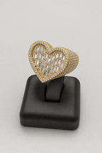 Bague coeur diamant — sur présentoir noir mat