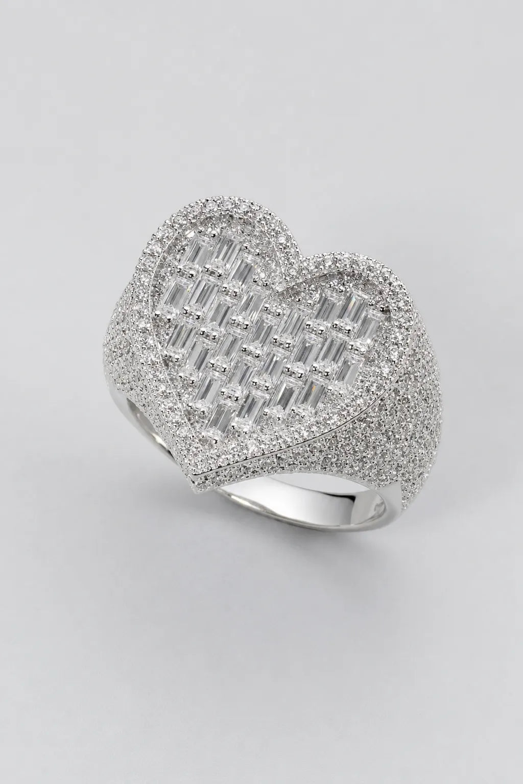 Bague coeur diamant — sur fond gris - couleur Argent