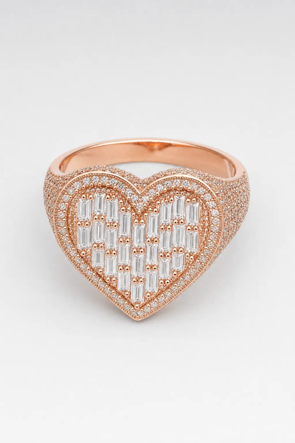 Bague coeur diamant — sur fond gris - couleur Rose