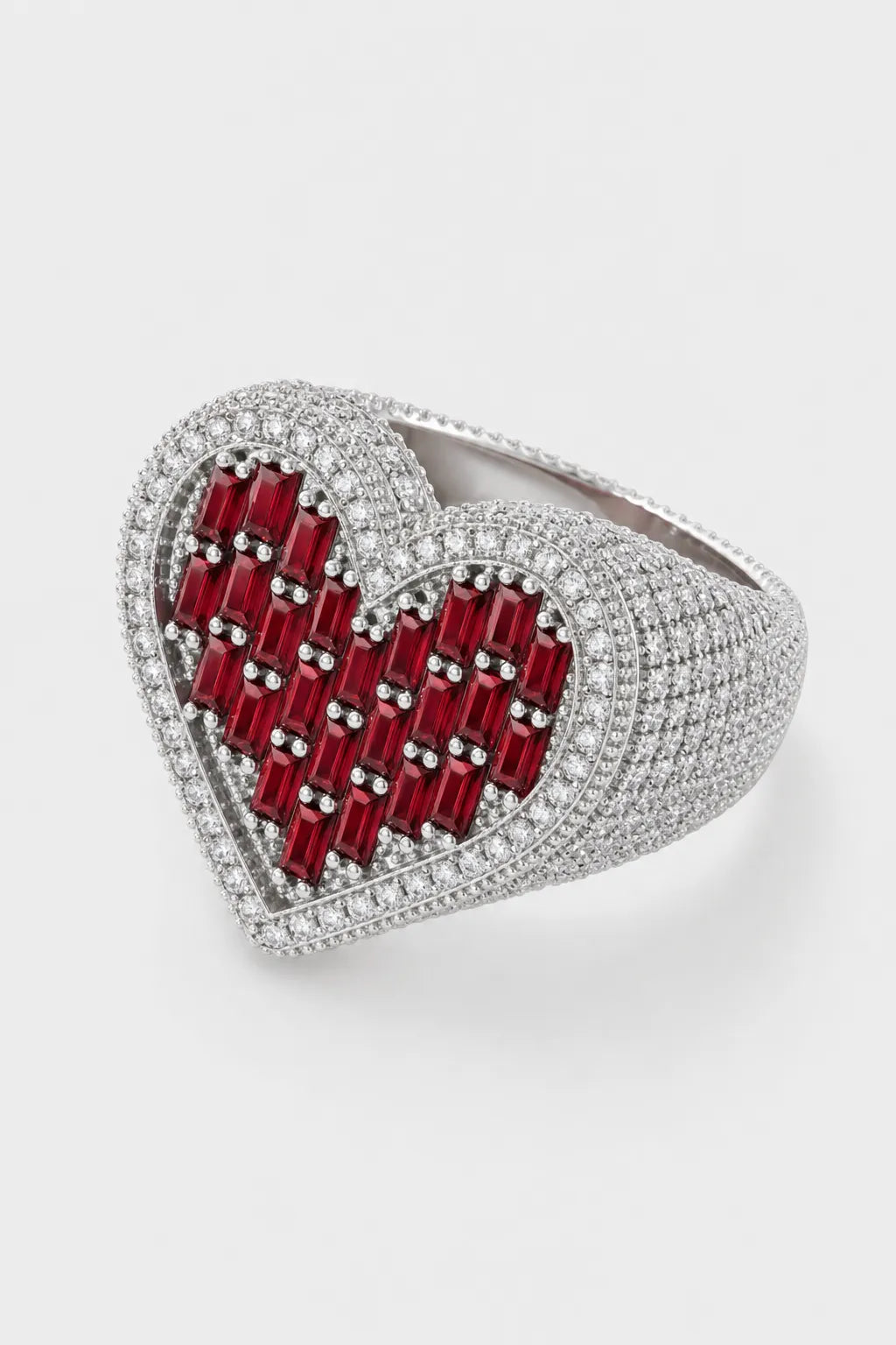 Bague coeur diamant — sur fond gris - couleur Argent rouge