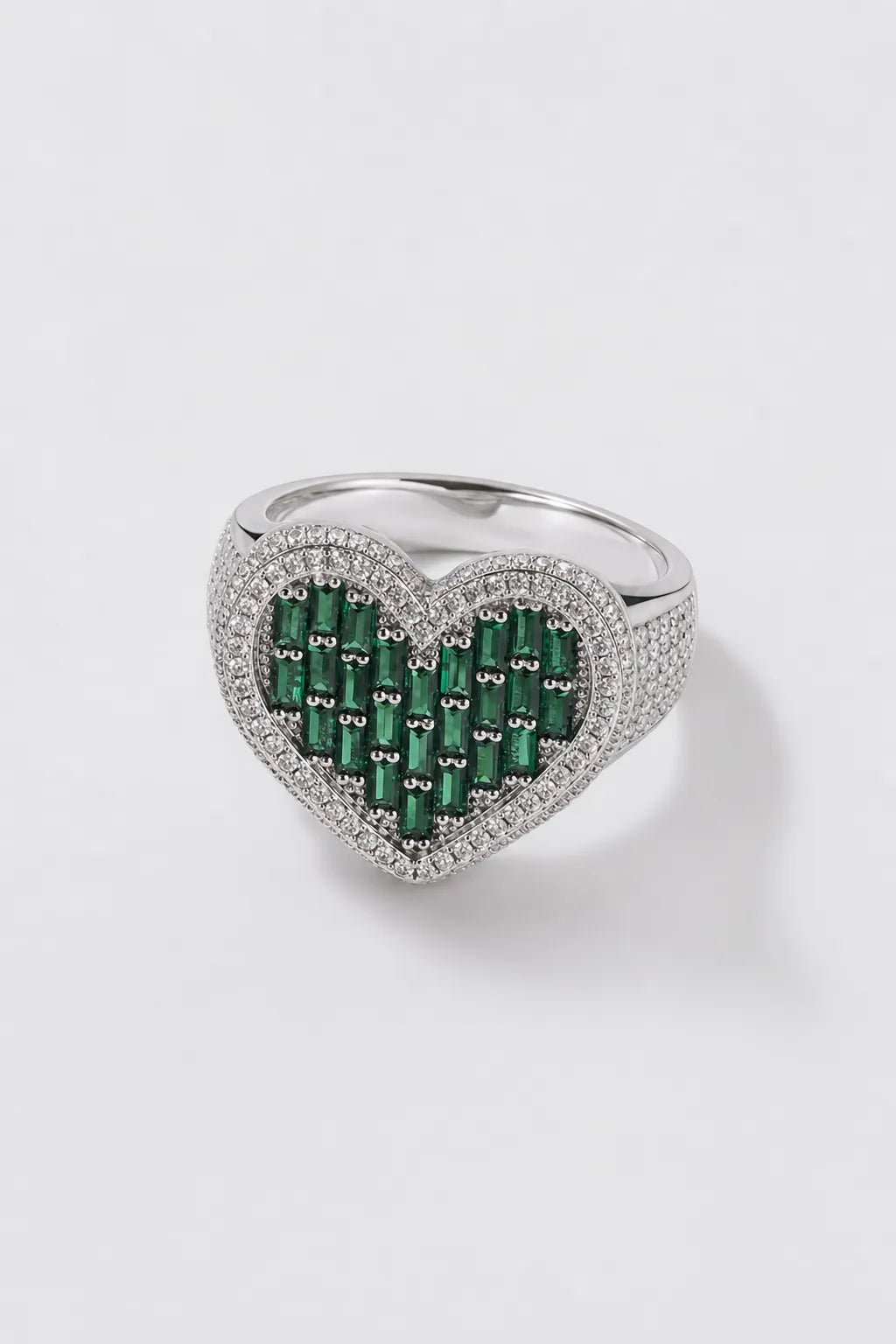 Bague coeur diamant — sur fond gris - couleur Argent vert