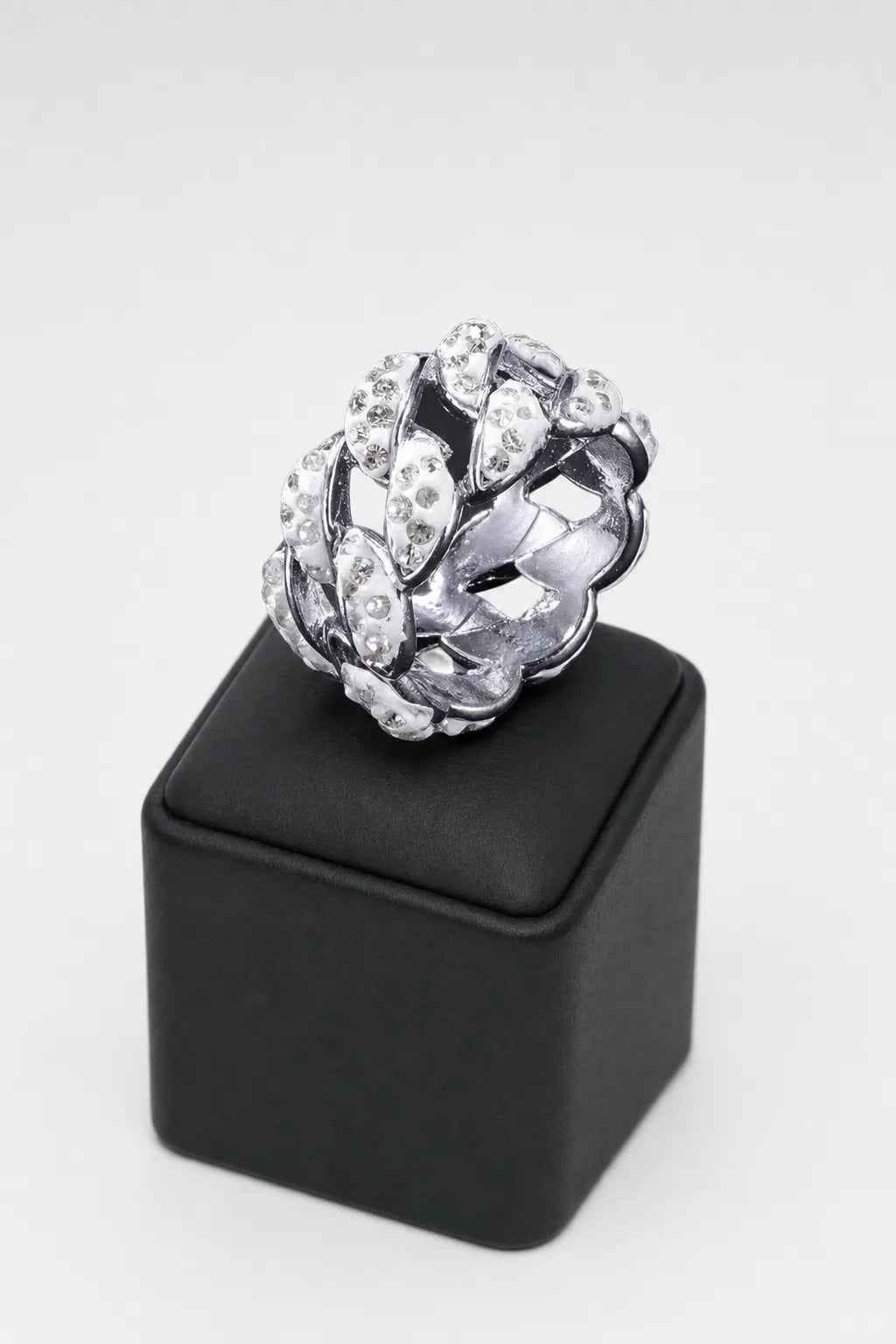 Bague rappeur — sur présentoir noir mat