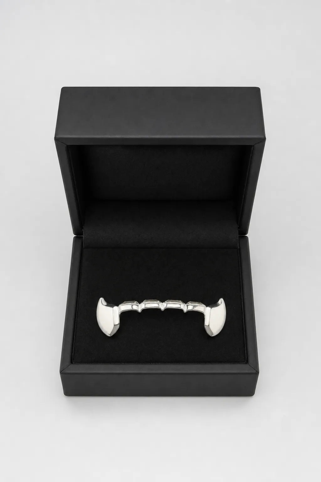Beyonce Grillz — sur présentoir noir mat