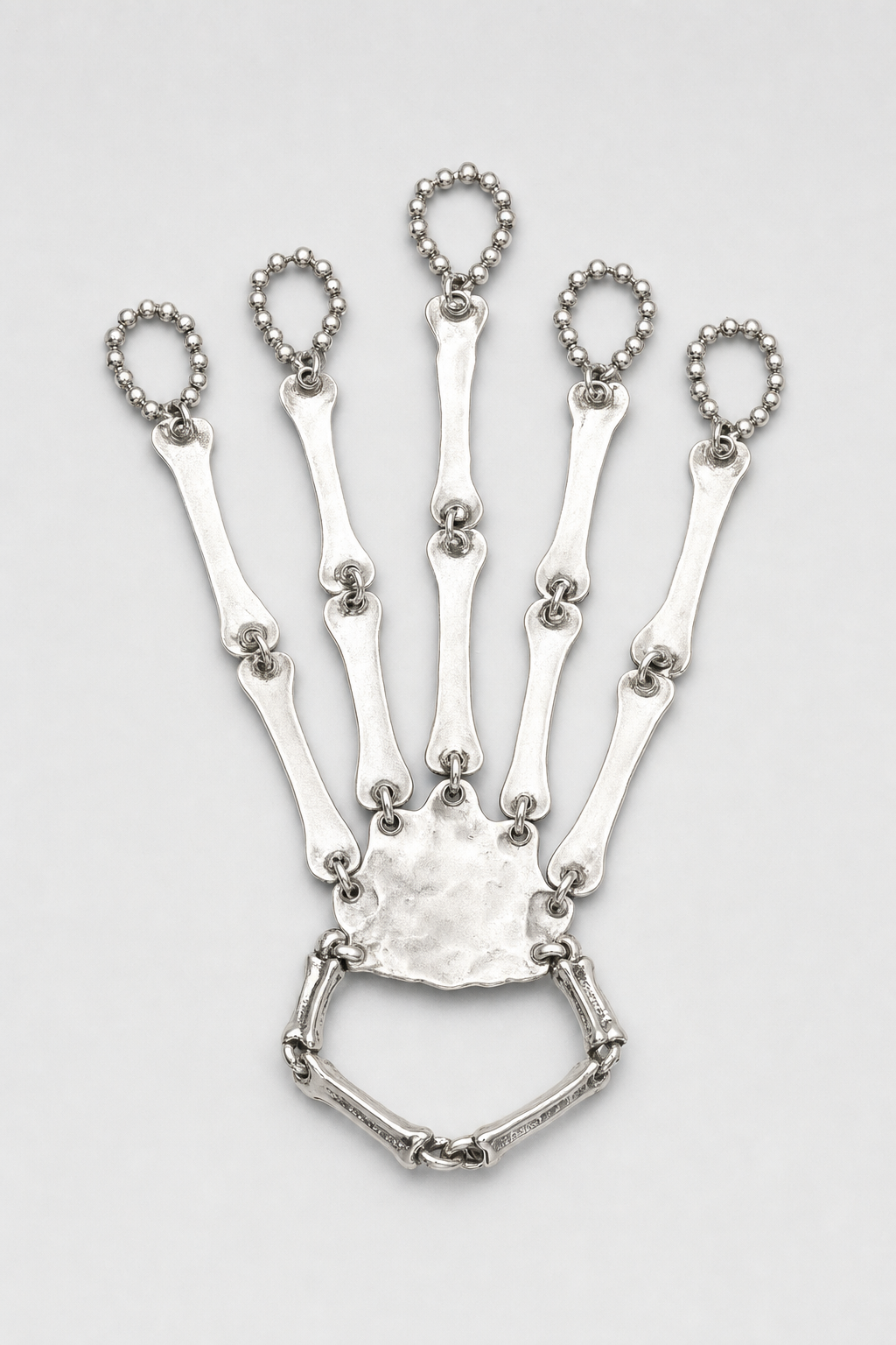 Bijoux Main de squelette — sur fond gris - couleur Argent