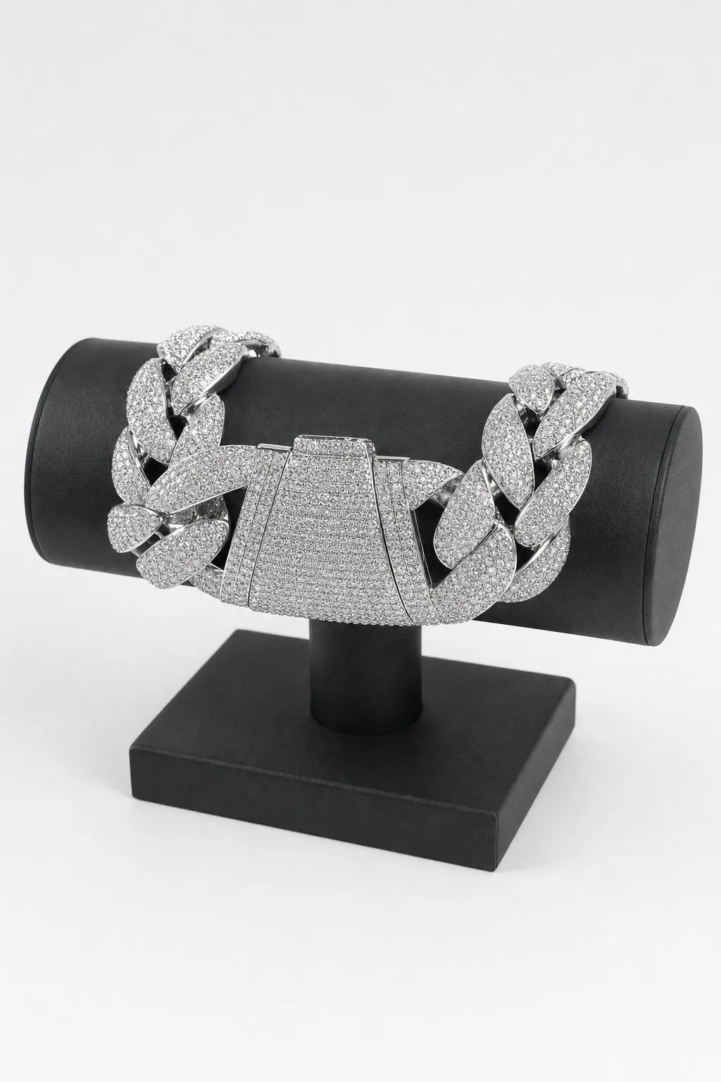 Bracelet BOOBA — sur présentoir noir mat