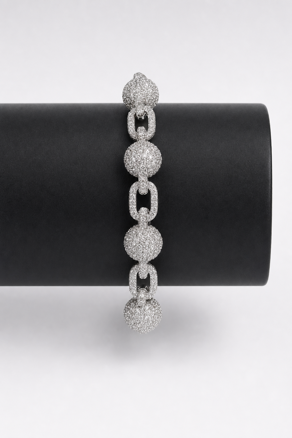 Bracelet Central cee — sur présentoir noir mat