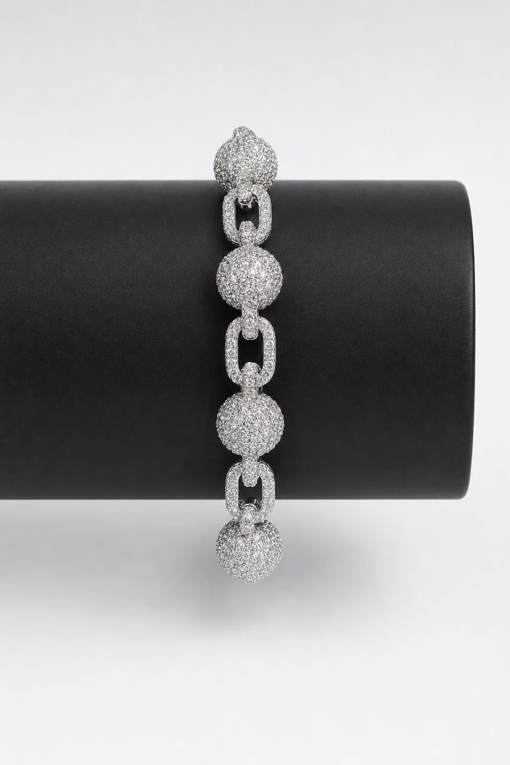 Bracelet Central cee — sur présentoir noir mat