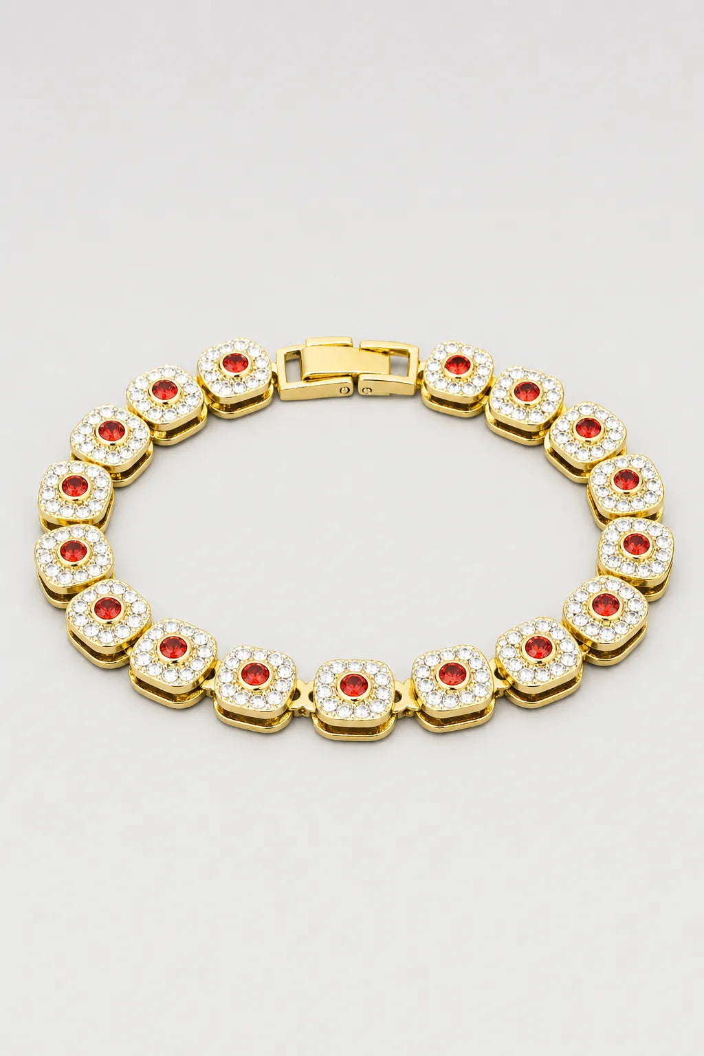 Bracelet iced out — sur fond gris - couleur Or