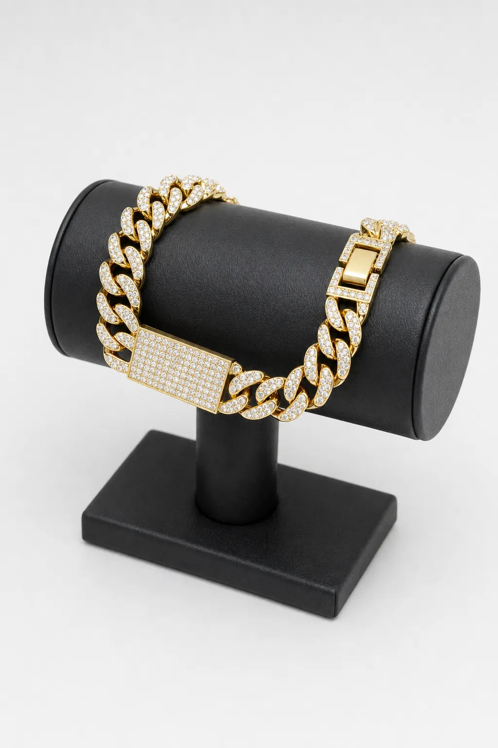 Bracelet rappeur — sur présentoir noir mat