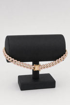 Bracelet streetwear — sur présentoir noir mat