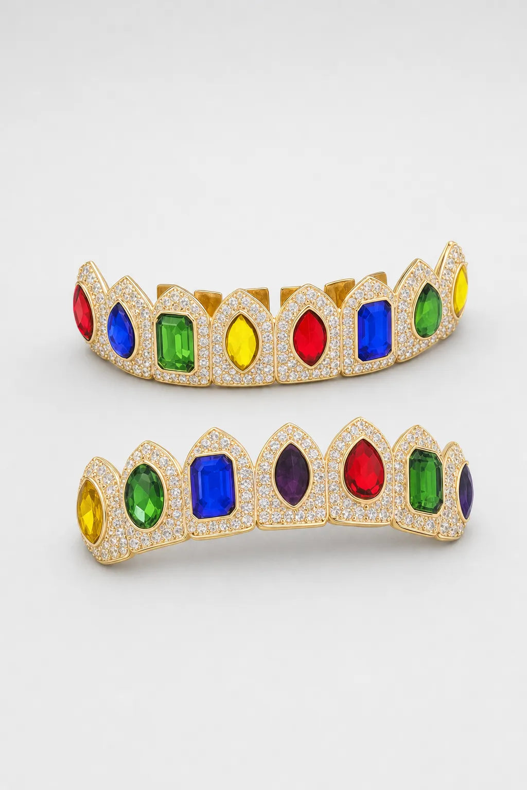 Cardi B grillz — sur fond gris - couleur Or