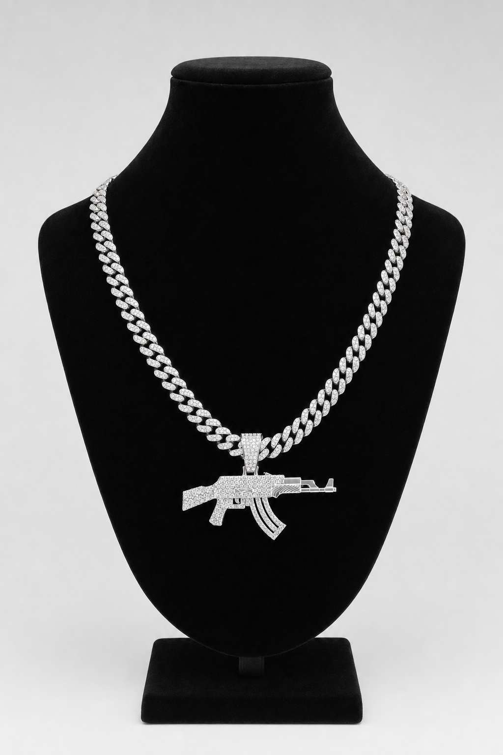 Chaine ak47 — sur présentoir noir mat