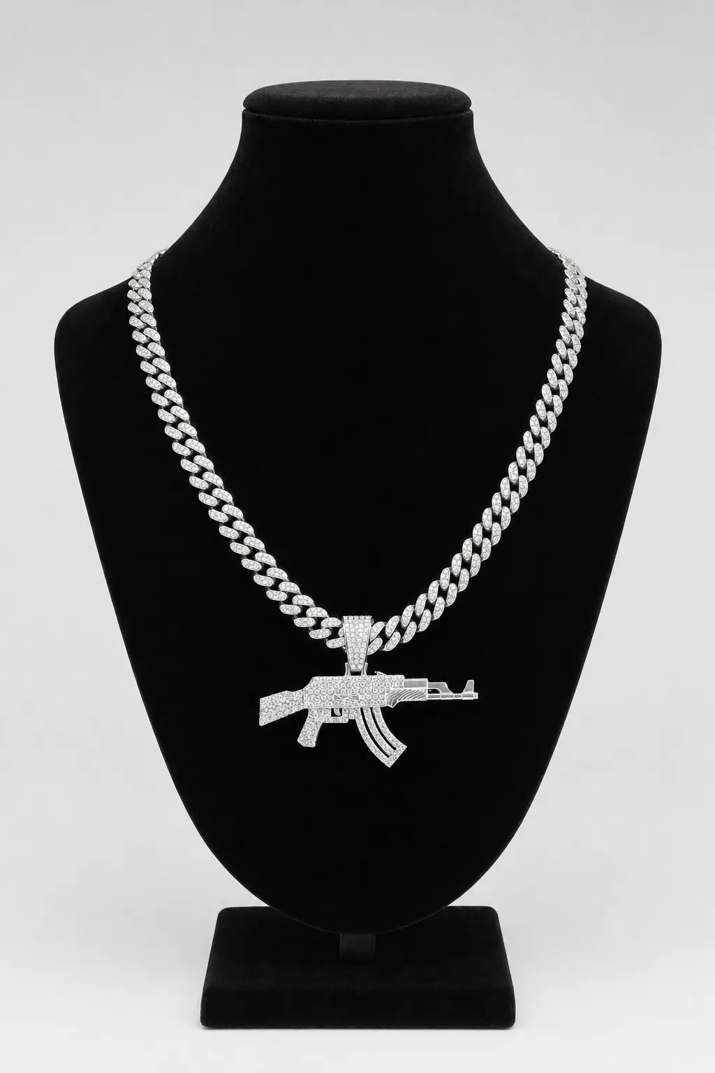 Chaine ak47 — sur présentoir noir mat