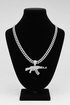 Chaine ak47 — sur présentoir noir mat
