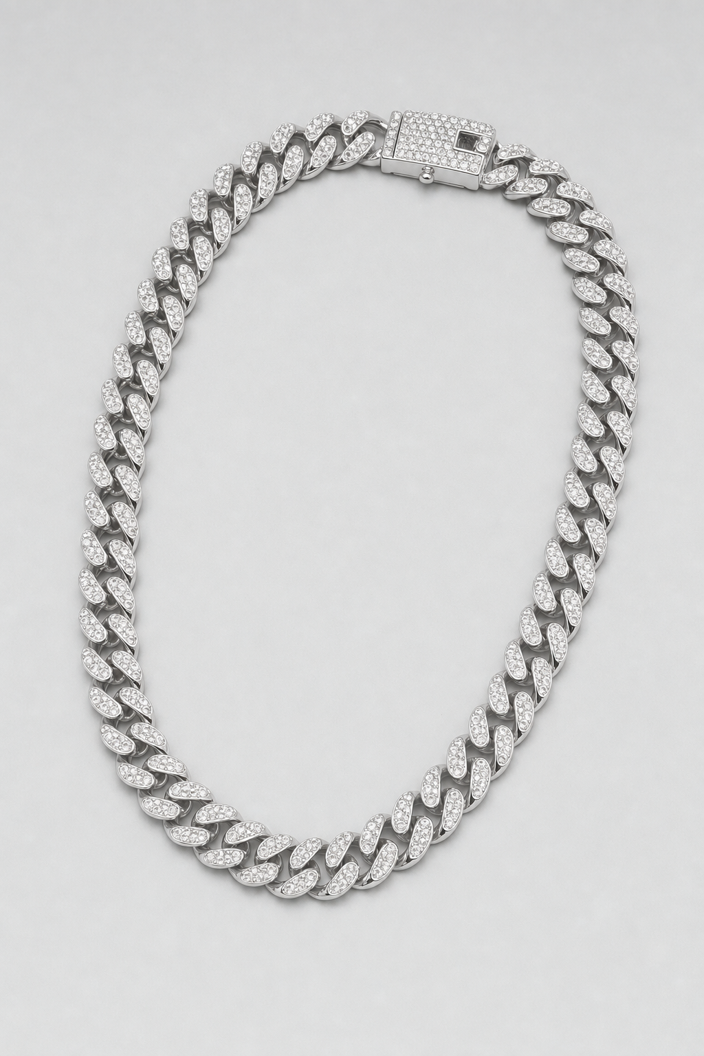 Chaine argent rappeur — sur fond gris - couleur argentée