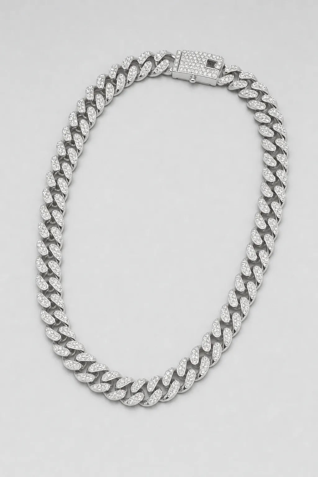 Chaine argent rappeur — sur fond gris - couleur argentée