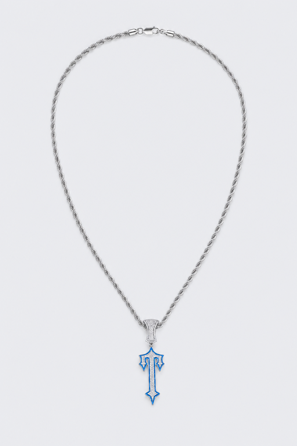Chaine Central cee — sur fond gris — couleur Bleu