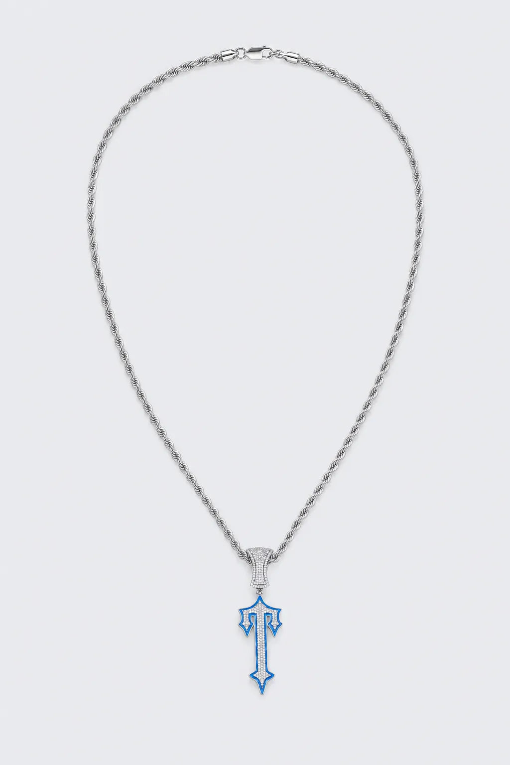 Chaine Central cee — sur fond gris — couleur Bleu