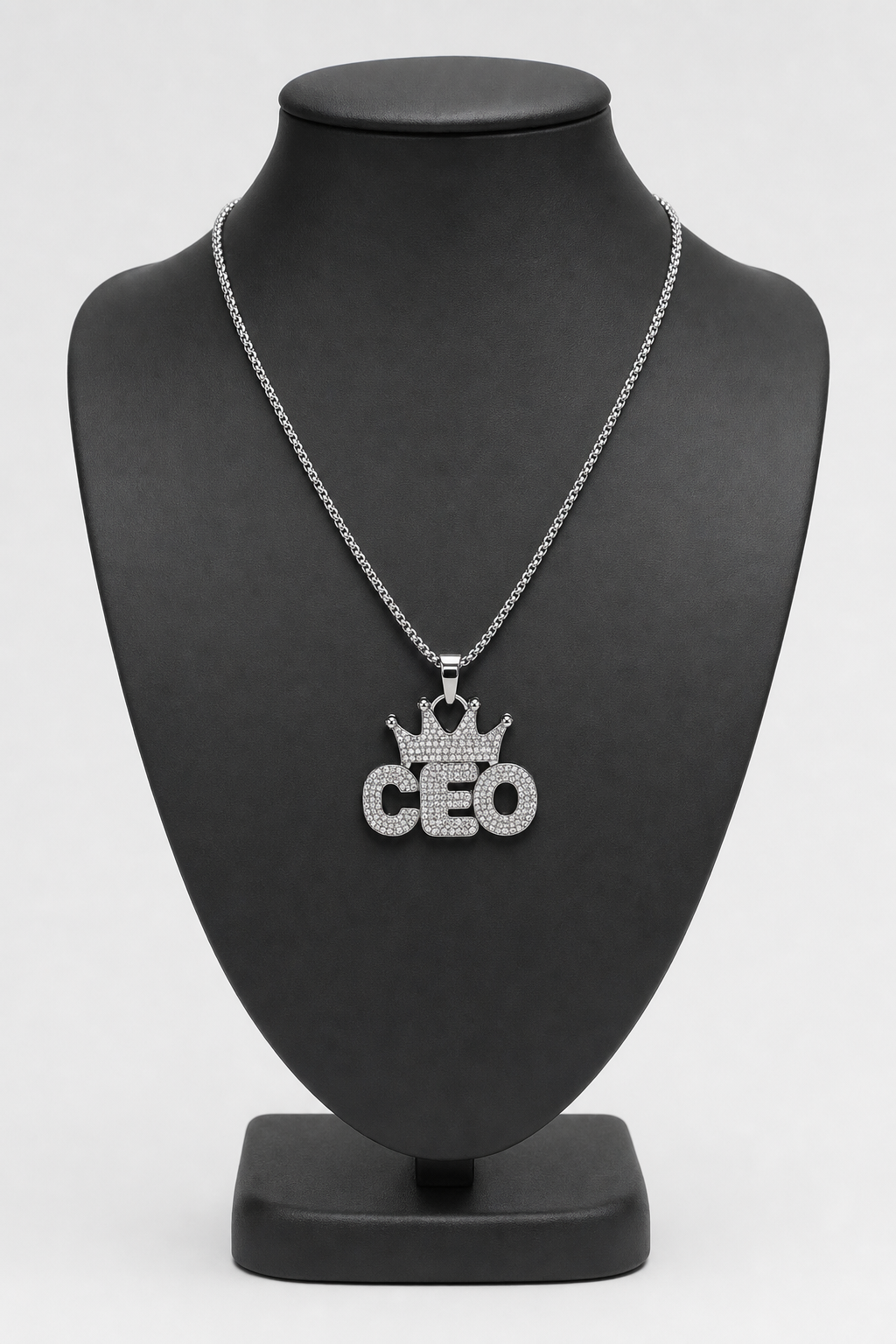 Chaine CEO — sur présentoir noir mat