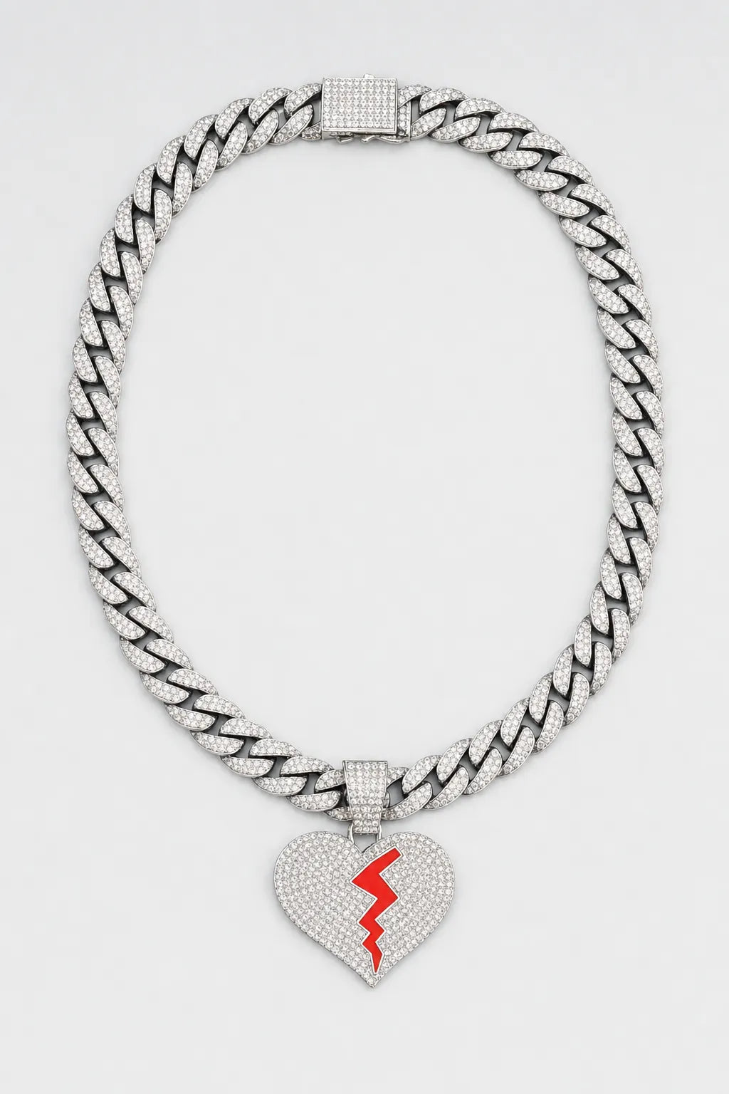 Chaine coeur brisé — couleur Argent sur fond gris