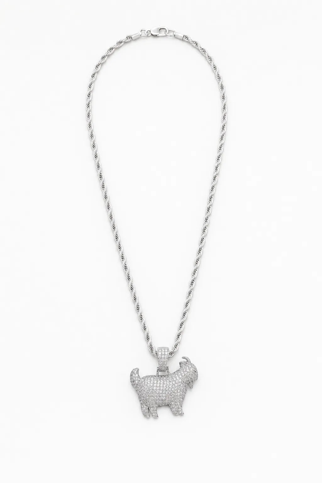 Chaine goat — sur fond gris — couleur Argent